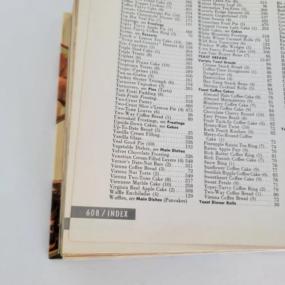 Pillsbury Best of the Bake Off Collection Cookbook 1959 Vintage 1000 Recipes